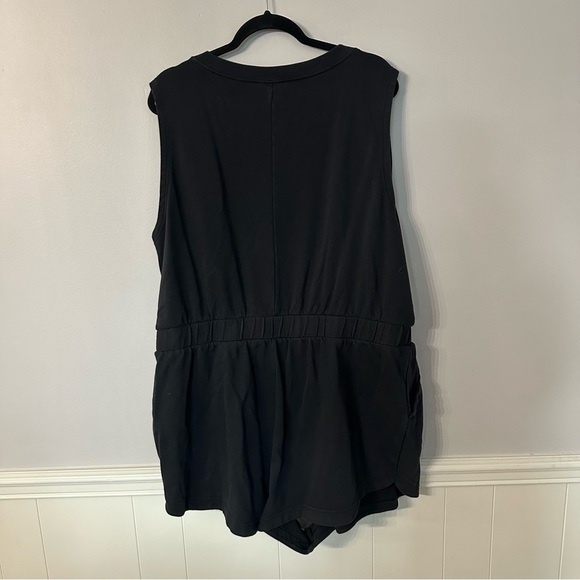 Nike Women’s Black Sleeveless Crewneck Shorts Style One-Piece Romper Sz 2X GUC - Picture 10 of 10